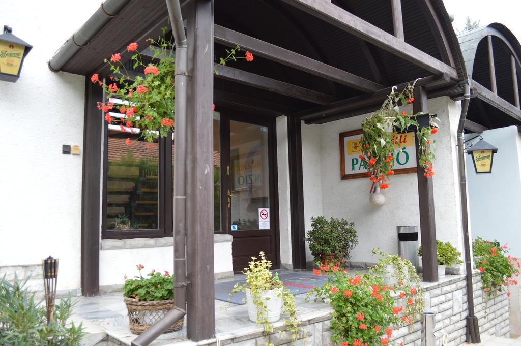 기오르 Muskatli Panzio B&B 외부 사진